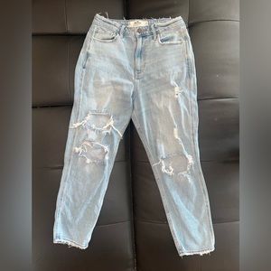 Light blue curvy high-rise Hollister mom jean